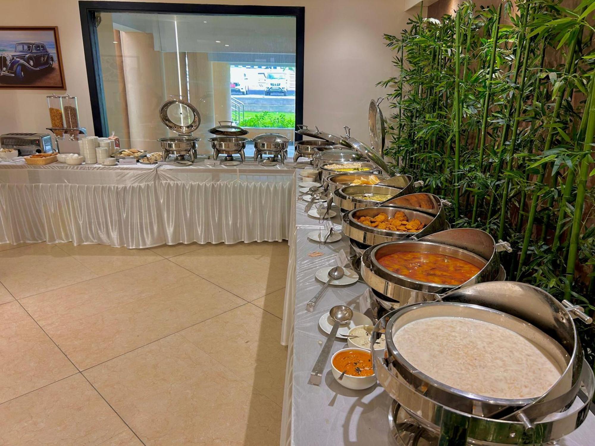Hotel Rohika Aau-Igh Guwahati Esterno foto