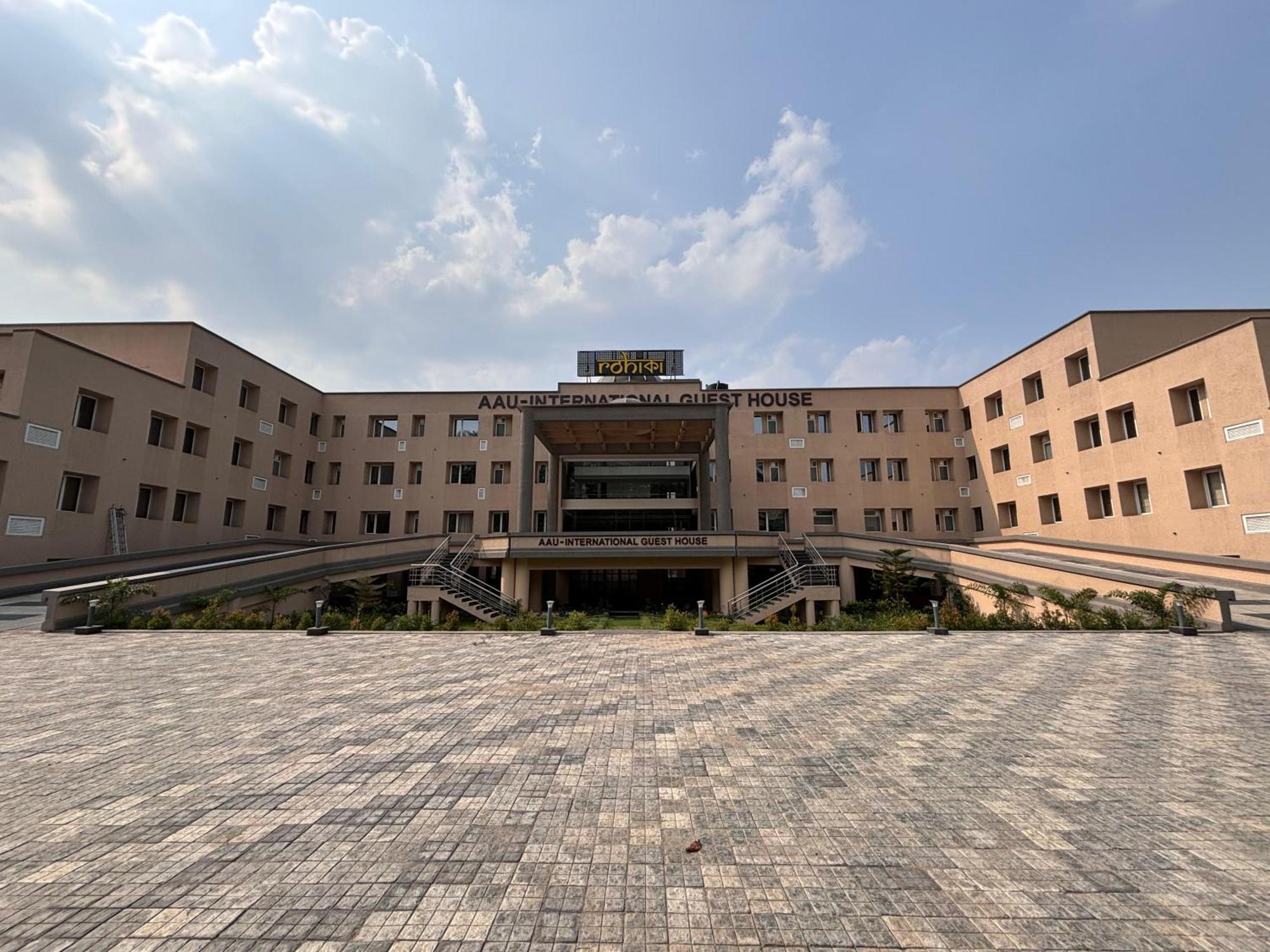 Hotel Rohika Aau-Igh Guwahati Esterno foto